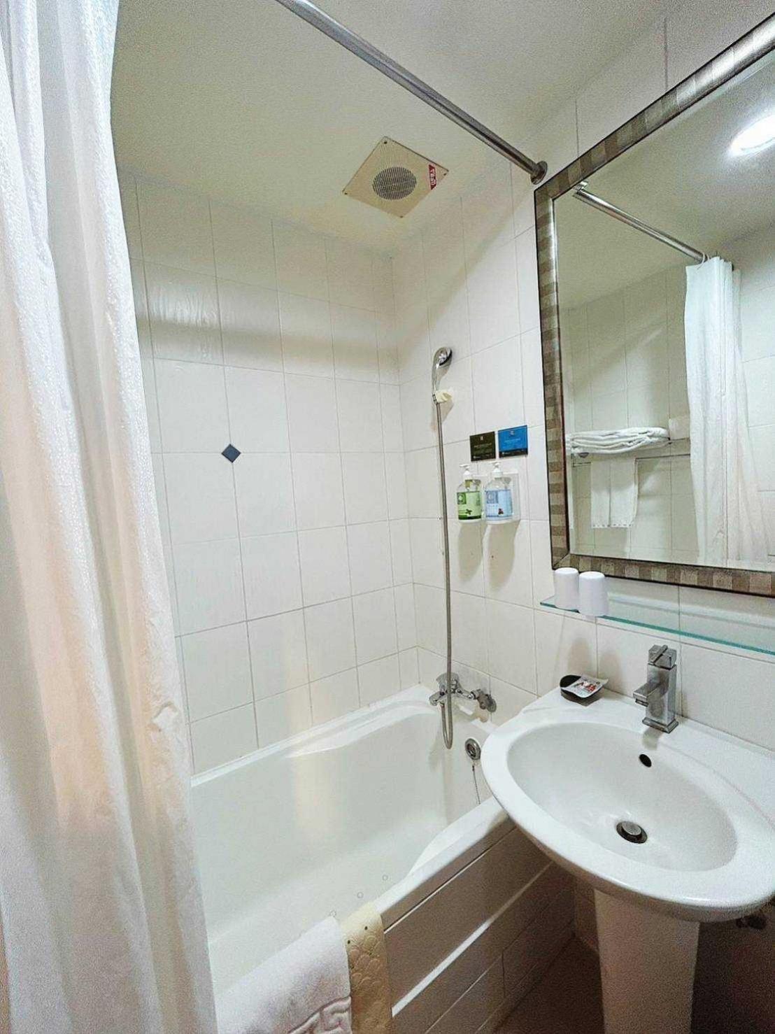טאינאן Trust Hotel מראה חיצוני תמונה