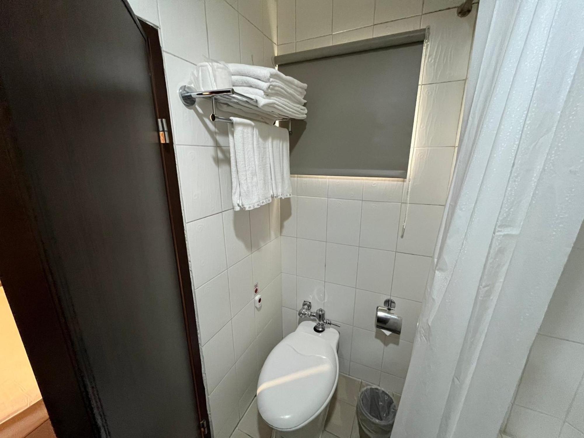 טאינאן Trust Hotel חדר תמונה