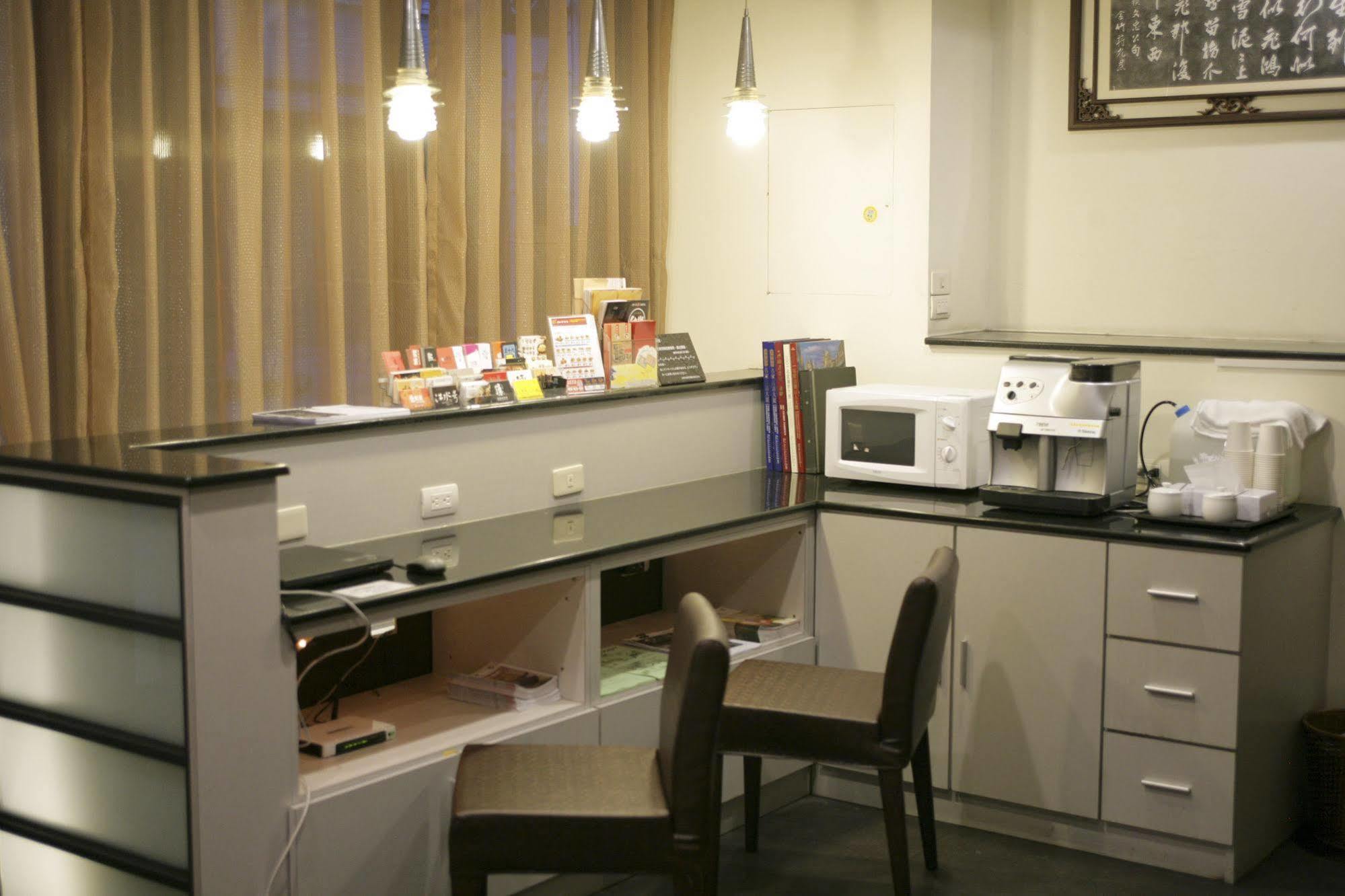 טאינאן Trust Hotel מראה חיצוני תמונה