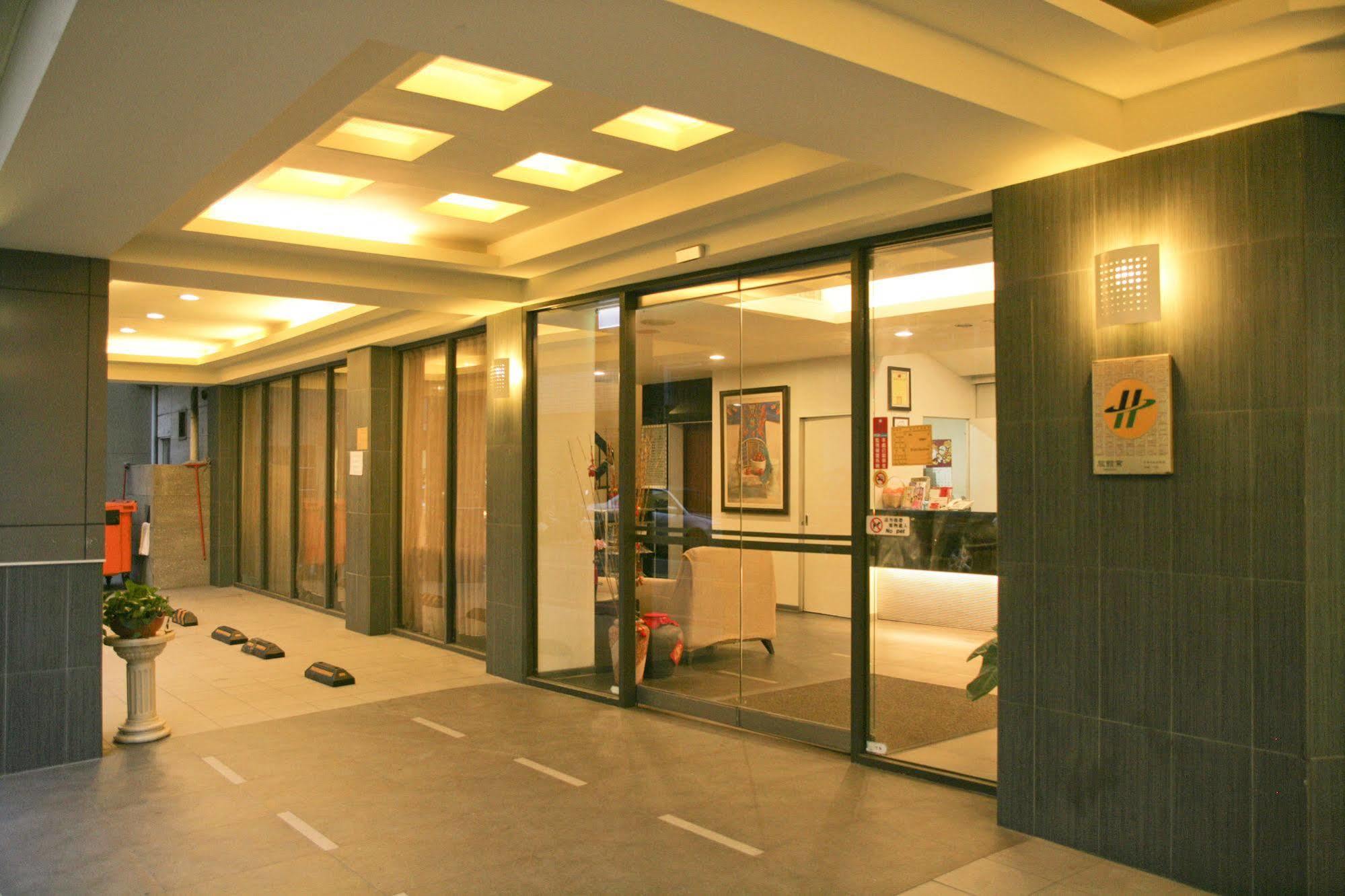 טאינאן Trust Hotel מראה חיצוני תמונה